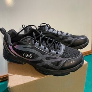 Woman’s Ryka sneakers